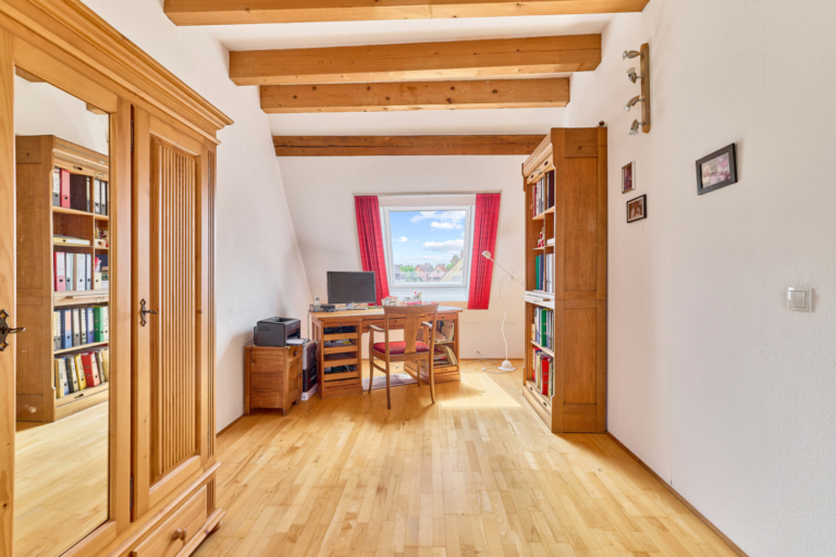 Hinterhaus Büro / Kind