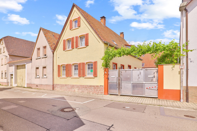 Frontansicht Hofeingang und Vorderhaus