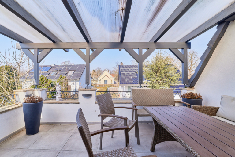 Überdachter Balkon