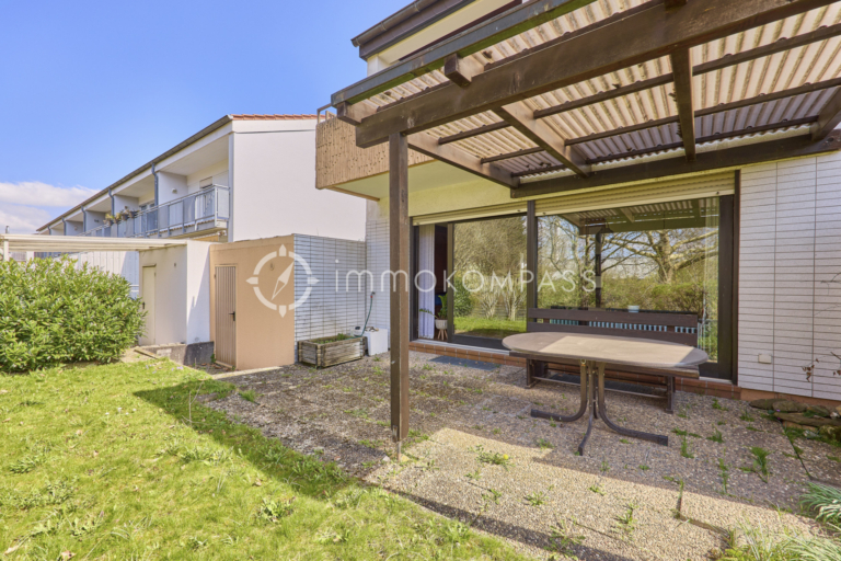 Terrasse mit kleinem Garten
